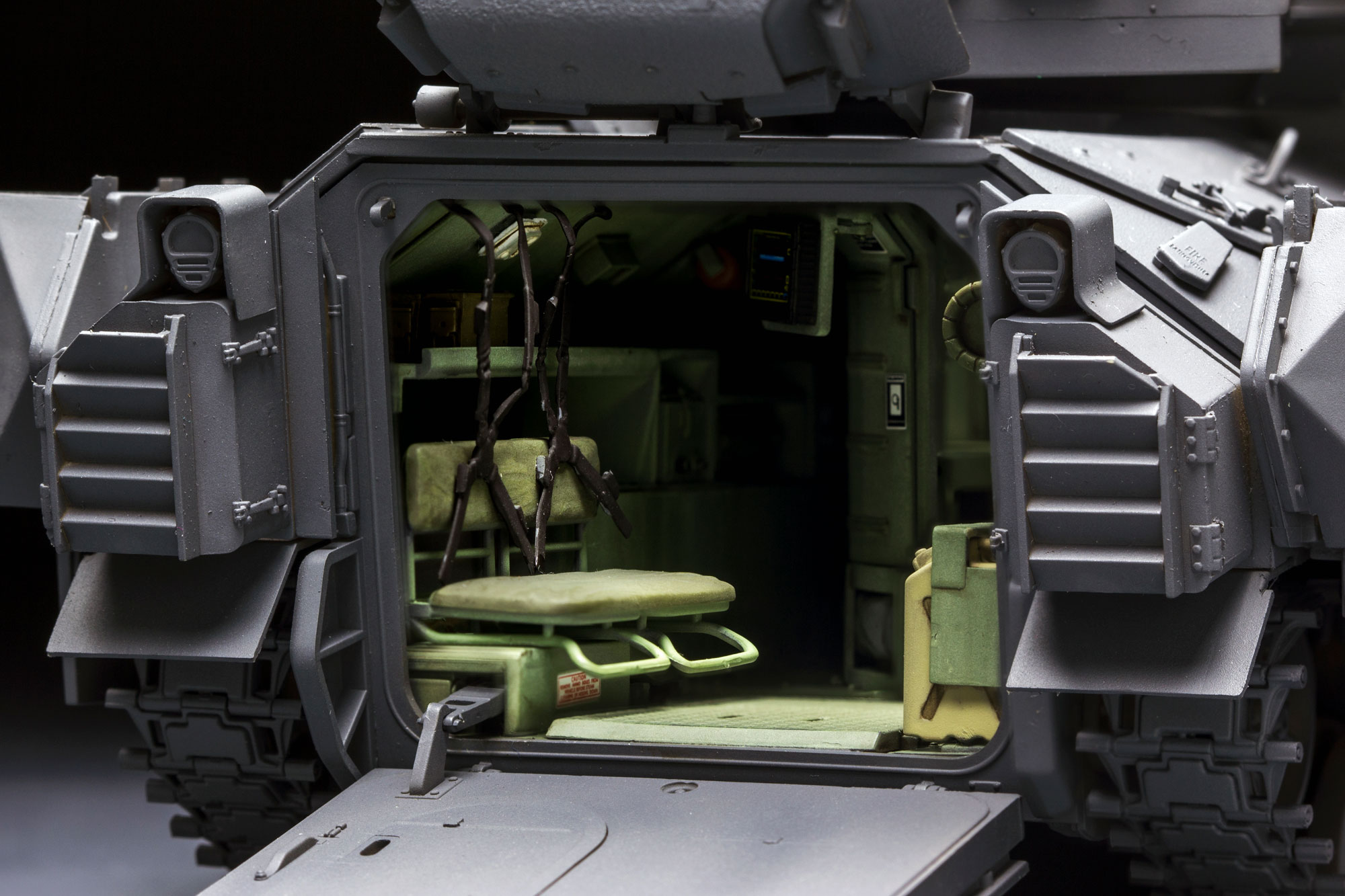 SPS-017 U.S. CAVALRY FIGHTING VEHICLE M3A3 BRADLEY w/BUSK III INTERIOR SET Meng