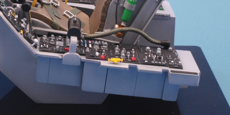 2990ИТ F-16 КАБИНА Italeri