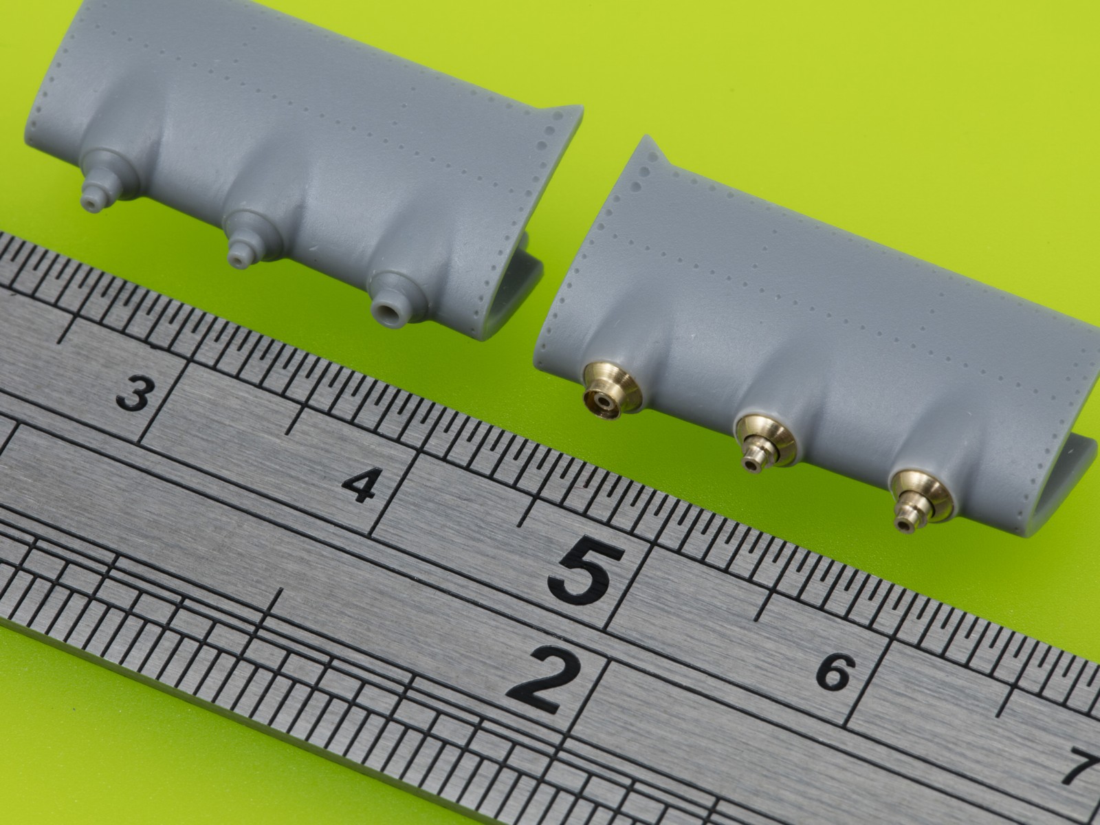 AM-32-100 P-51D Mustang - набор деталей вооружения и прицела