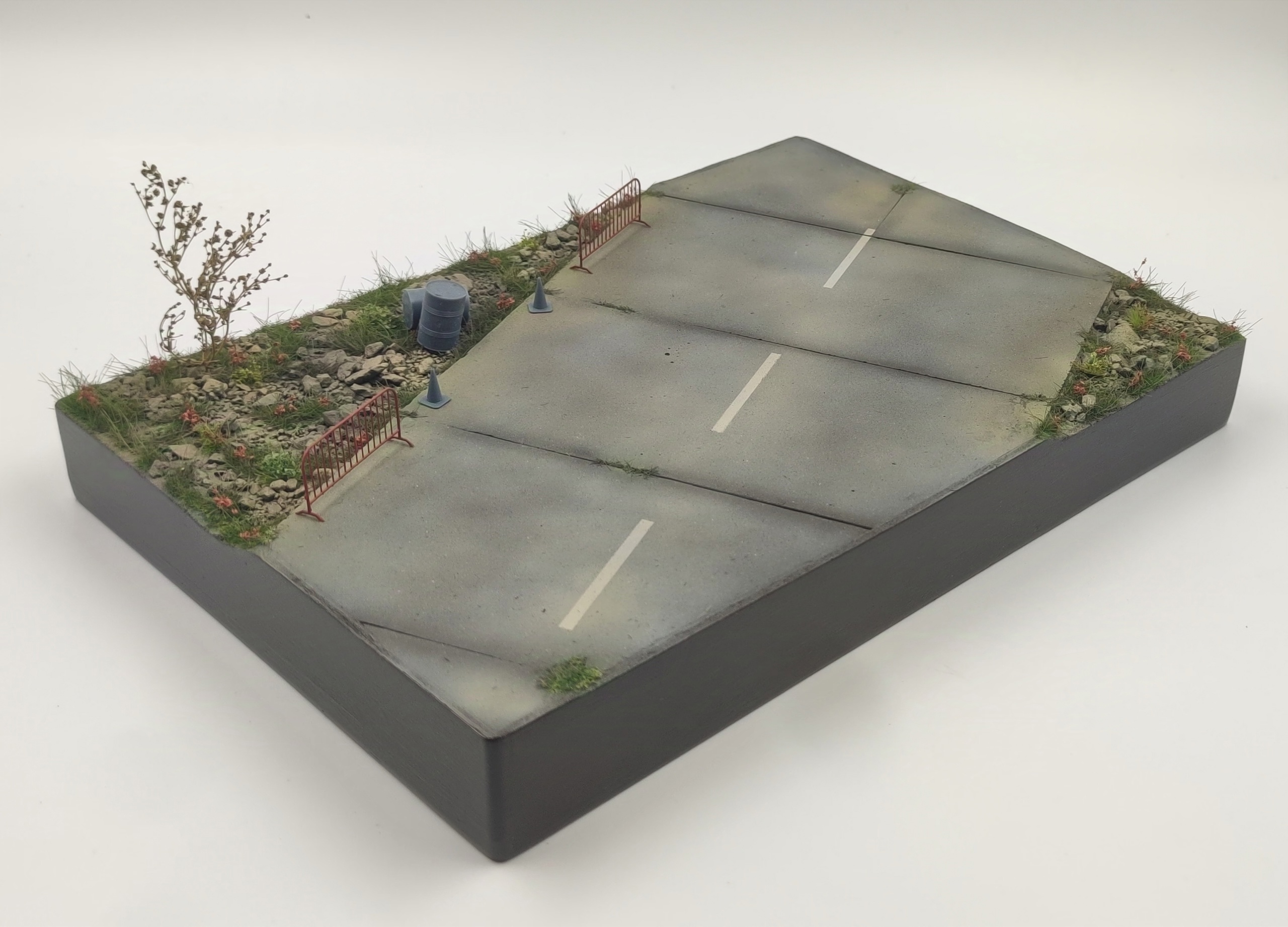 HE-48038 Подставка бетонка (бочки, ограждения в комплекте) Размер 29.5*20см