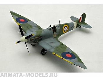 02413P Британский истребитель Supermarine Spitfire Mk.VI