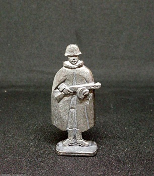 Н-2-110 Рядовой в плащ-палатке в строю