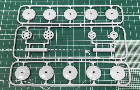 35044 Танк Т-34-85 Д-5Т Дм.Донской ARK model